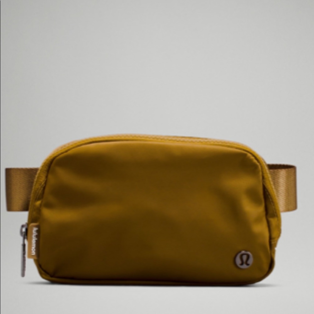 Lululemon Everywhere Belt Bag